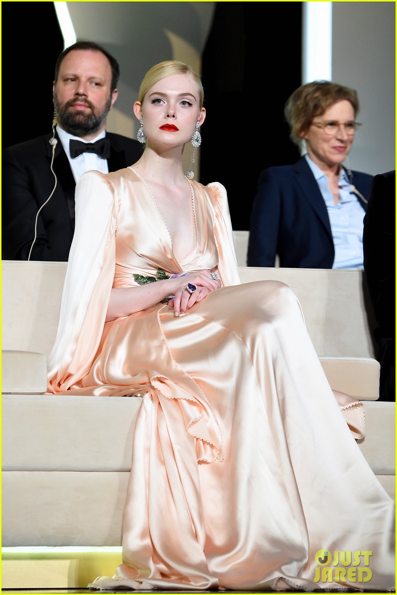 elle-fanning-cannes-opening-ceremony-gucci-gown-37.jpg elle-fanning-cannes-opening-ceremony-gucci-gown-37.jpg